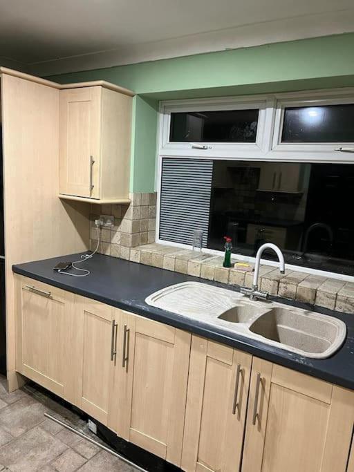 노팅엄 Cheerful 3 Bed House With Free Parking. 빌라 외부 사진
