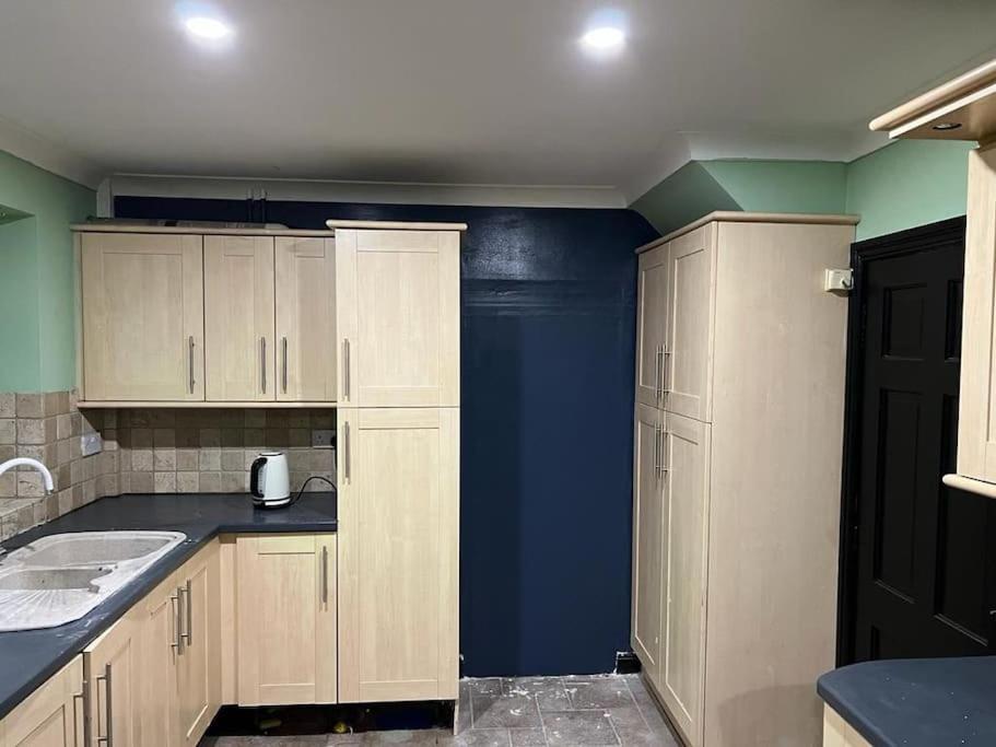 노팅엄 Cheerful 3 Bed House With Free Parking. 빌라 외부 사진