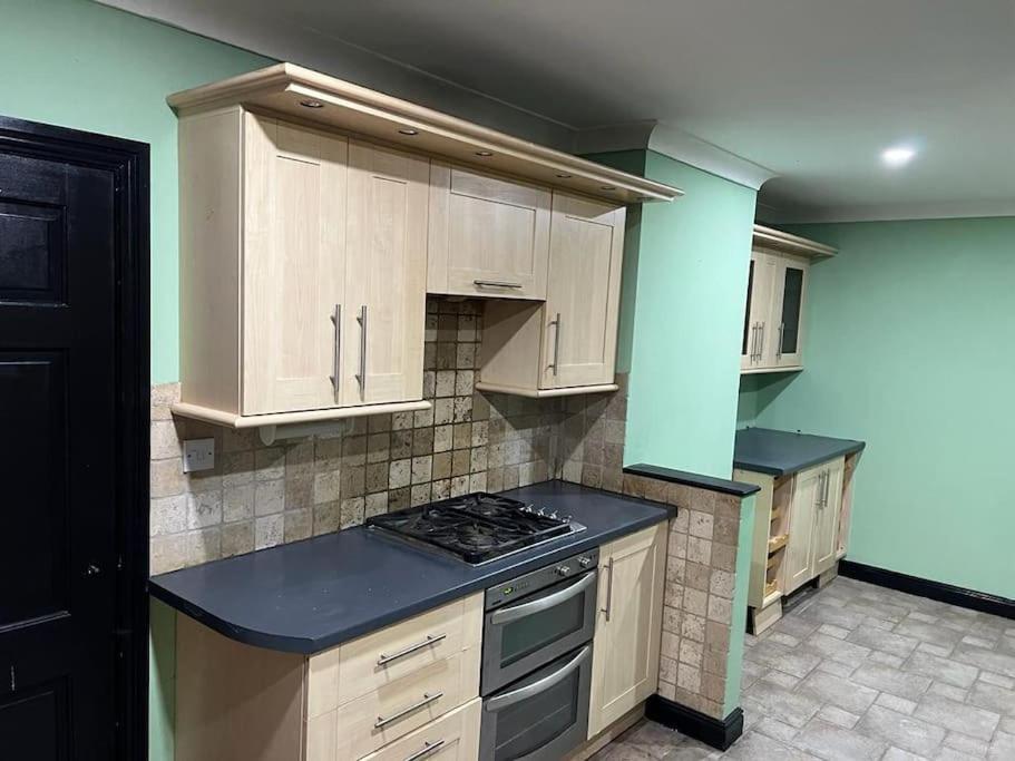 노팅엄 Cheerful 3 Bed House With Free Parking. 빌라 외부 사진